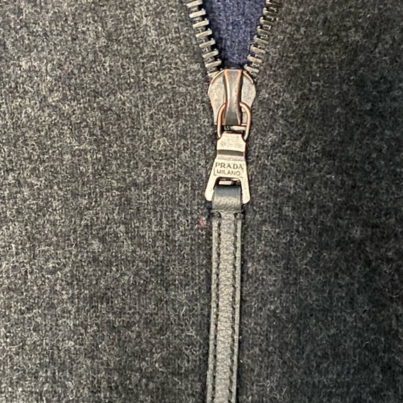 Prada - Picture 4 of 5